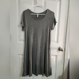 Z Supply grey tshirt dress pleated pockets minimalist comfy stretchy size Medium
